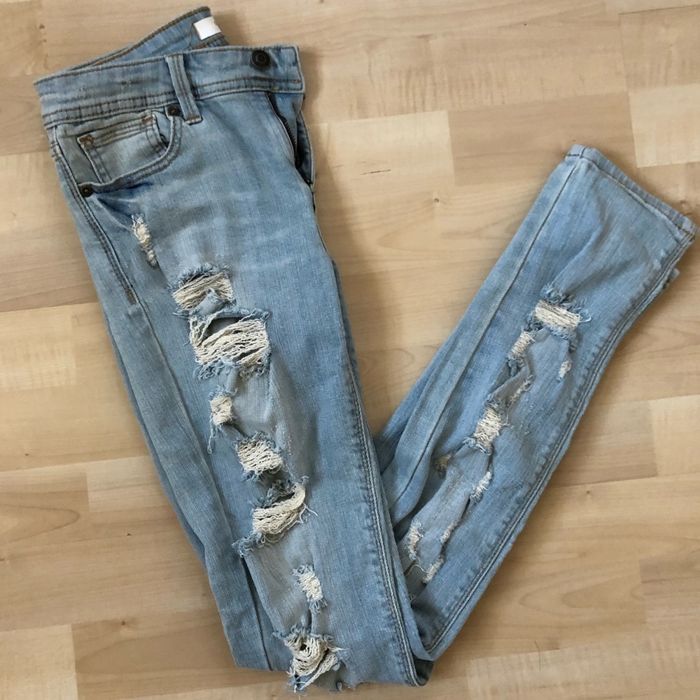 Distressed jeans - Picture 2 of 3